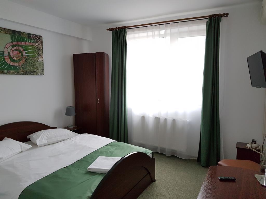 Pension Yasmine Timisoara Esterno foto